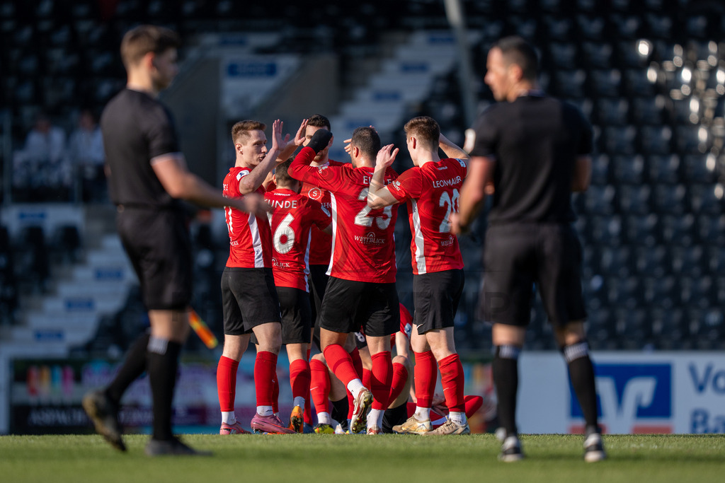 SG Sonnenhof Großaspach vs. KSV Hessen Kassel, Fussball, Regionalliga Südwest, 23. Spieltag, Saison 2025/2026, 07.03.2026 | Freude nach Abpfiff bei dem Team,SG Sonnenhof Großaspach vs. KSV Hessen Kassel, Fussball, Regionalliga Südwest, 23. Spieltag, Saison 2025/2026, 07.03.2026Foto: photosbyphips/Philip Ziegler