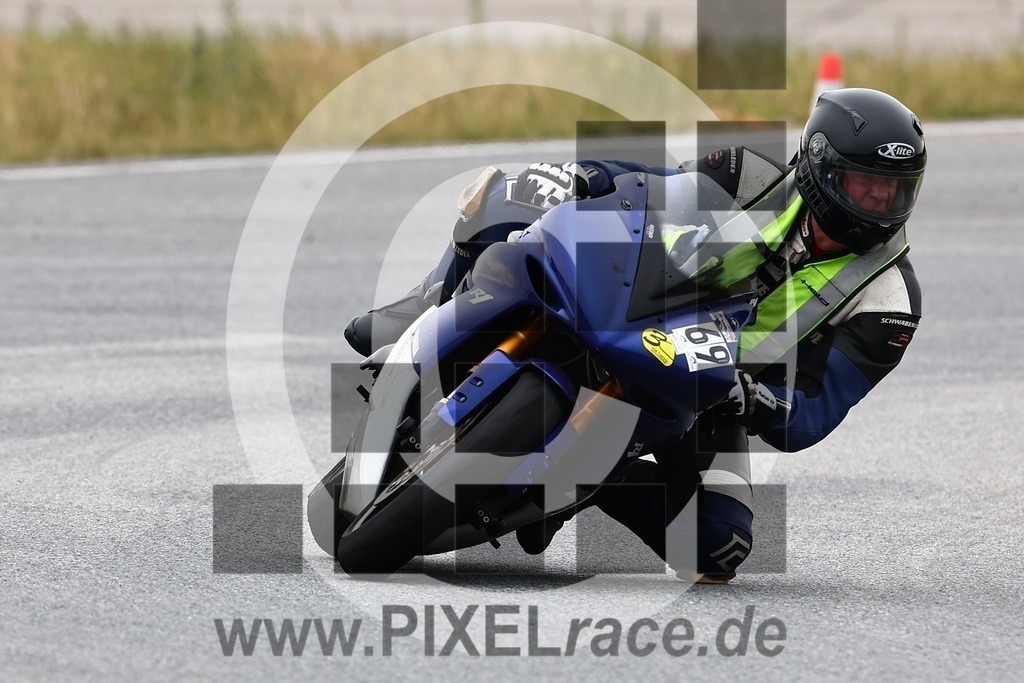 0069-20240712_02894 | Schöne Erinnerungen an spannende Momente - das festzuhalten ist unser Job. PIXELrace.de ist seit 2003 auf den Rennstrecken Europas unterwegs um die Action draußen beim Fahren und die wunderbare Stimmung imm Fahrerlager für euch einzufangen.