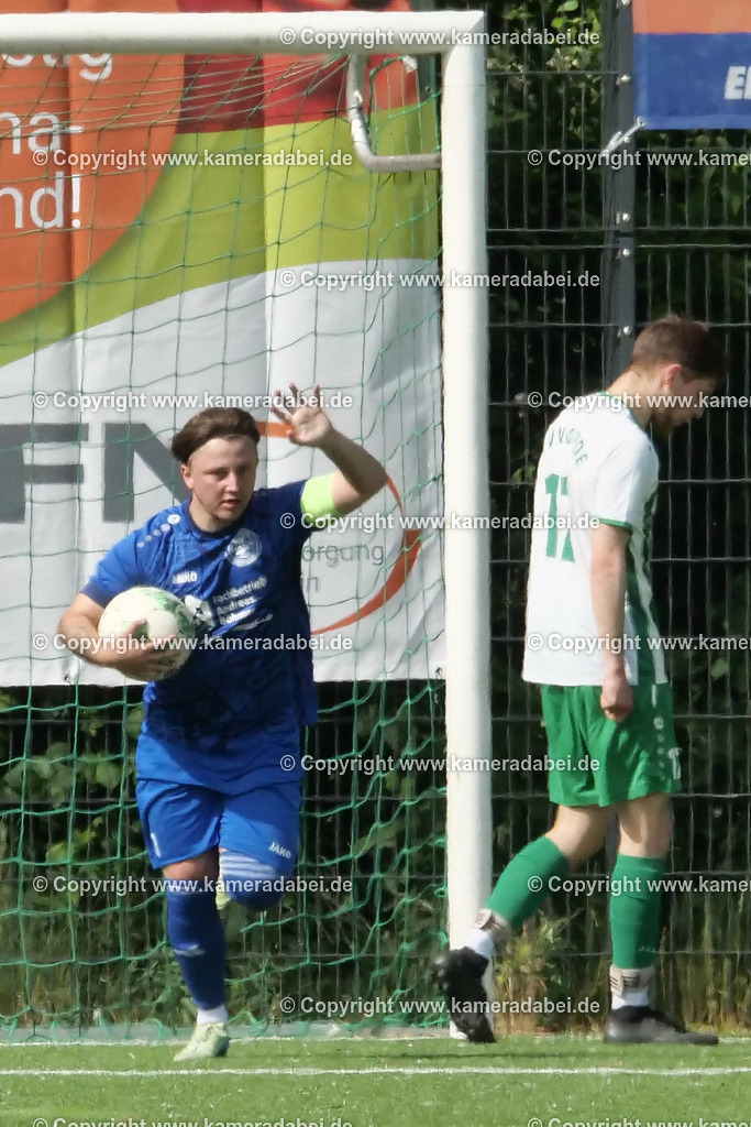 Fußball : Bezirksliga : TV Voerde - FC Sterkrade 72 | Fußball : Bezirksliga : TV Voerde - FC Sterkrade 72 am 25.05.2025 in Voerde - Realisiert mit Pictrs.com