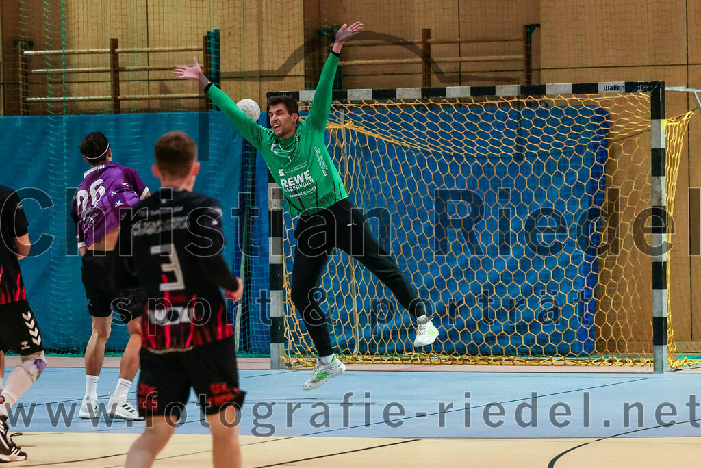 2023-11-26_047_SpVgg_Altenerding_gegen_TSV_1861_Mainburg | Erding, Deutschland, 26.11.2023:
Handball, Bezirksoberliga Männer 2023 / 2024, 9. Spieltag, SpVgg Altenerding gegen TSV 1861 Mainburg, Endergebnis: 34:20

Luis Leitner (SpVgg Altenerding, #26), Hannes Möser (TSV 1861 Mainburg, #1)

Foto: Christian Riedel / fotografie-riedel.net