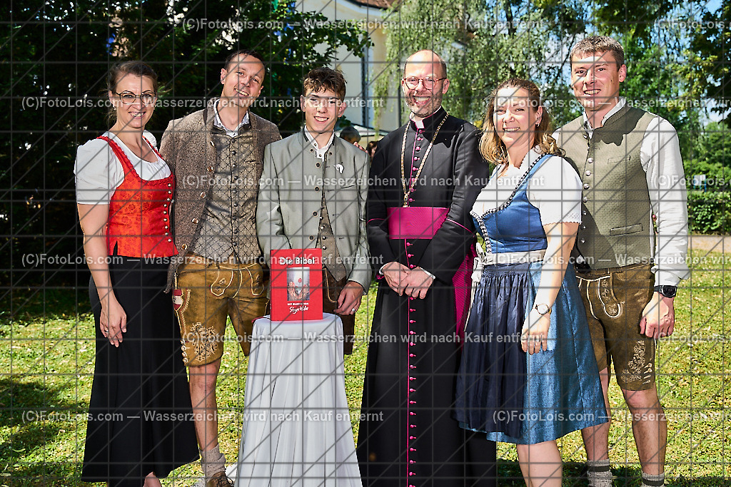 ALP1411_PfarrFirmung Wieselburg_Firmling-PateIn_Familie | (C)FotoLois.com, Alois Spandl, Firmung in der Pfarrkirche Wieselburg mit Generalvikar Dr. Christoph Weiss, Dechant Pfarrer Daniel Kostrzycki und Monignore Franz Dammerer, Sa 15. Juni 2024.