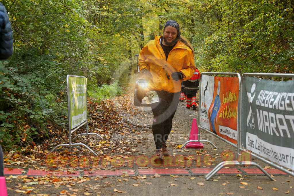 251026_1444_EX1_4207 | Sportfotografie im Rhein-Sieg Kreis, Köln, Bonn, NRW, Rheinland Pfalz, Hessen, etc. Unser Tätigkeitsfeld umfasst den Laufsport vom Volkslauf über den Marathon, Duathlon, Triathon bis zum Ultralauf wie Kölnpfad Ultra oder Schindertrail.