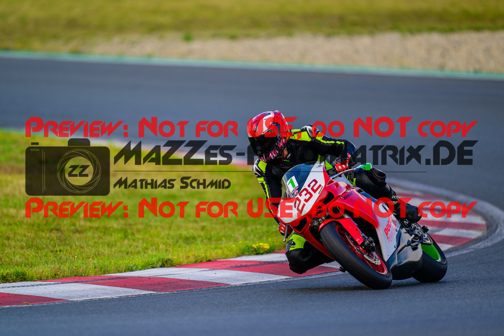 MaZZes_FotoMatrix_240724_6007705_2-202 | GRUEN