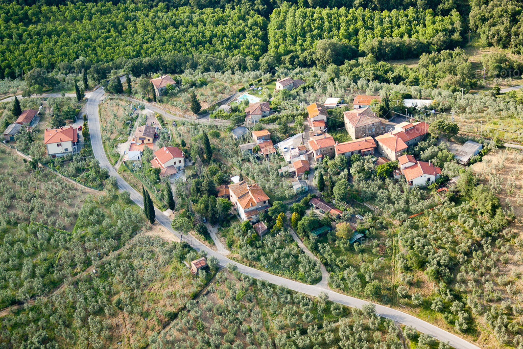 Aerial view: View of the town in Polvano in the state Tuscany, Italy.Photo: IMG_28693.jpg taken on 06/04/2010 by Werner Riehm/FLY-FOTO.comResolution of the original: 4752 x 3168 px