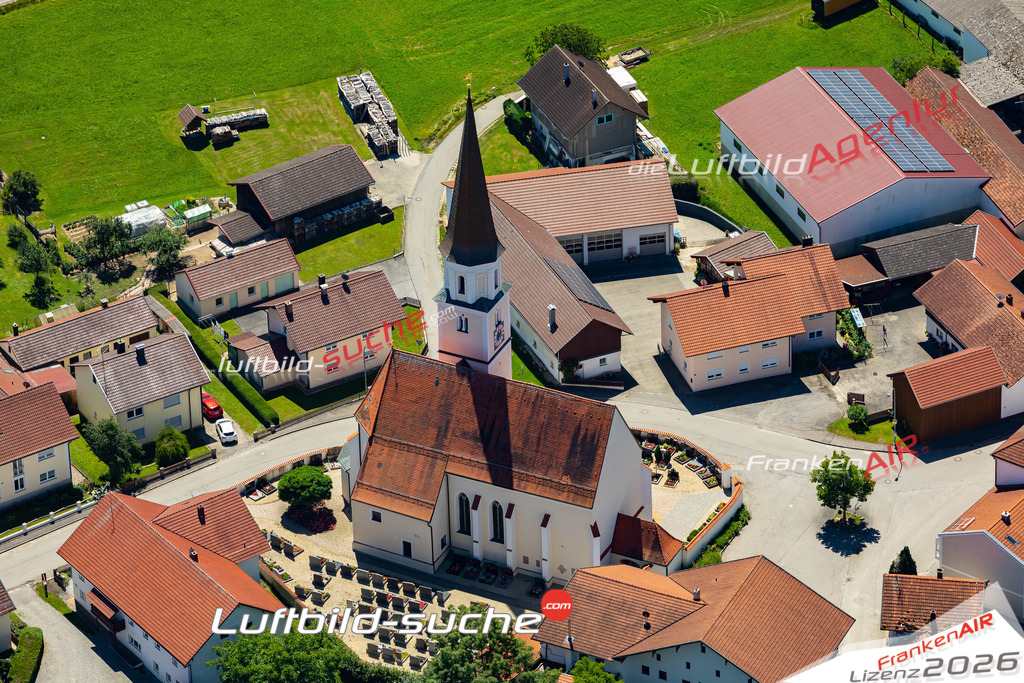 Aktuelles Luftbild von Uttigkofen Aldersbach - Die Luftaufnahme wurde 2022 mittels UL-Flugzeug erstellt ( keine Drohne ) - hochauflösende Kamera-Systeme von  Canon -Beste Qualität - Für grossformatige Ausdrucke geeignet. Die Geschenkidee !