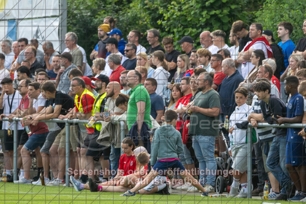 20250616_200552_0722 | #,  TV Eybach (weiß) vs. 1.FC Donzdorf II (rot), Fussball, Entscheidungsspiel 3 in Kreisliga A3 - Bezirk Neckar/Fils, Saison 2024/2025, Rasensportplatz, Staufenecker Str. 41, 73084 Salach, 16.06.2025 - 18:30 Uhr,Foto: PhotoPeet-Sportfotografie/Peter Harich