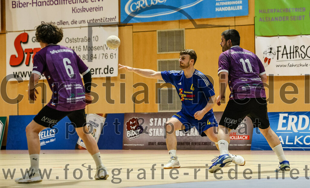 2024-02-24_067_SpVgg_Altenerding_gegen_SSG_Metten | Erding, Deutschland, 24.02.2024:
Handball, Bezirksoberliga Männer 2023 / 2024, 16. Spieltag, SpVgg Altenerding gegen SSG Metten, Endergebnis: 29:24

Jabob Köhler (SpVgg Altenerding, #6), David Huml (SSG Metten, #4), Christian Loris (SpVgg Altenerding, #11)

Foto: Christian Riedel / fotografie-riedel.net