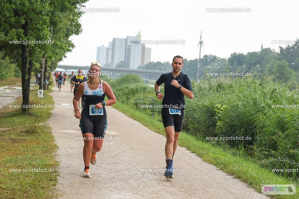 LUR_1499 | 34. M-net Erlanger Triathlon 2025 #erlangertriathlon  #mnettriathlon2025 #mnettriathlon #team #olympischedistanz #mitteldistanz #triathlon #maindonaukanal  #erlangertriathlon2025 #yourpictrs #tv1848 #tv1848erlangen  #triathlonbayern #sportinerlangen #demsportverbunden #sportshot_your_pictrs Copyright: www.sportshot.de