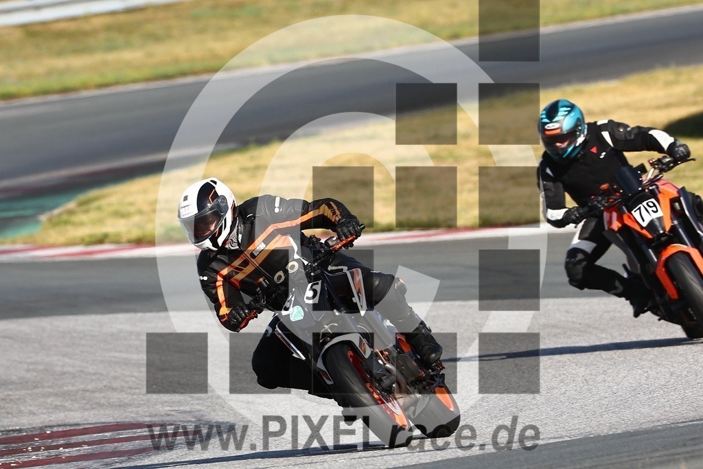 0079-20240909_03298 | Schöne Erinnerungen an spannende Momente - das festzuhalten ist unser Job. PIXELrace.de ist seit 2003 auf den Rennstrecken Europas unterwegs um die Action draußen beim Fahren und die wunderbare Stimmung imm Fahrerlager für euch einzufangen.