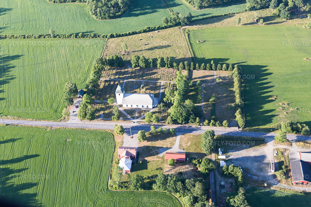 Aerial view: View of the town in Skatelöv in the state Kronoberg, Sweden. – Photo: IMG_108045.jpg taken on 06/26/2018 by Werner Riehm/FLY-FOTO.com – Resolution of the original: 5472 x 3648 px