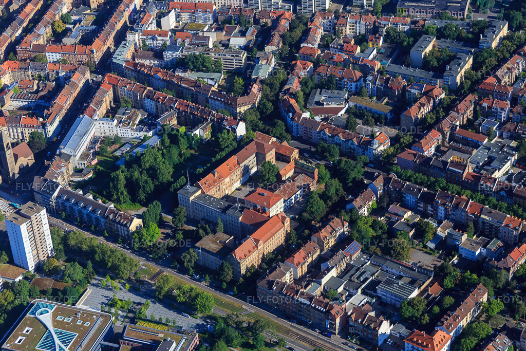 Luftbild: Polizeipräsidium Karlsruhe im Ortsteil Oststadt in Karlsruhe im Bundesland Baden-Württemberg in Deutschland. Foto: IMG_093031.jpg vom 13.08.2016 durch Werner Riehm/FLY-FOTO.deSuche starten