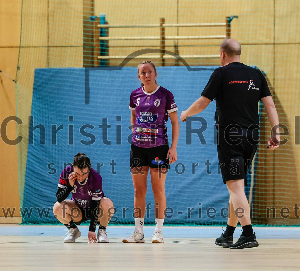 2023-12-09_057_SpVgg_Altenerding_gegen_HSG_Freising-Neufahrn | Erding, Deutschland, 09.12.2023:
Handball, Bezirksoberliga Frauen Altbayern 2023 / 2024, 9. Spieltag, SpVgg Altenerding gegen HSG Freising-Neufahrn, Endergebnis: 29:28

Katharina Künstner (SpVgg Altenerding, #23), Johanna Bauschmid (SpVgg Altenerding, #5)

Foto: Christian Riedel / fotografie-riedel.net