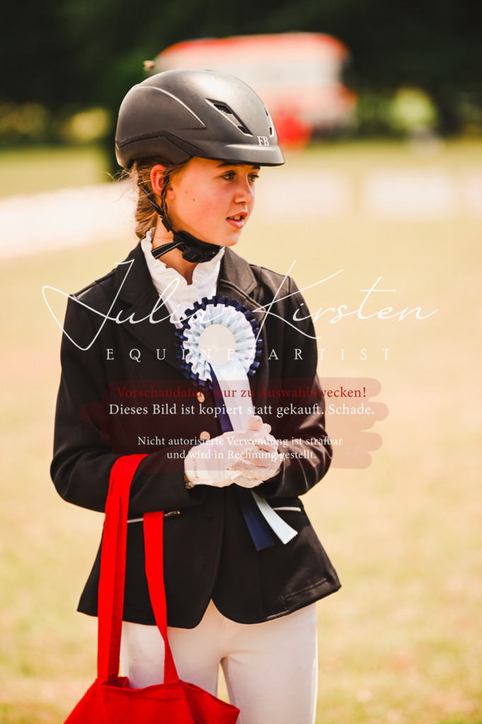 DSC_6405 | Pferde- und Turnierfotografie in Westsachsen. Pferdeportraits, Auftragszeichnungen und intuitive Kunst.
