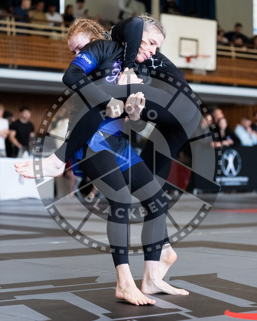 20251129PBB7644 | Fighters compete during the luta livre competition ILLCS XI winter edition on November 29, 2025 in Hannover, Germany.