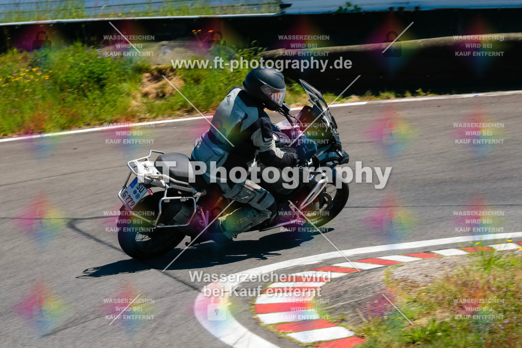 Moto-TeamOBK-22112 | Hier findet Ihr Bilder von Touristenfahrten auf der Nürburgring Nordschleife oder von anderen Veranstaltungen die ich besucht habe. Viel Spass beim Durch Schauen 
