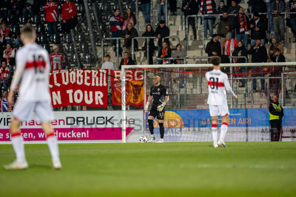 VfB Stuttgart II vs. FC Energie Cottbus, Fussball, 3.Liga, 27. Spieltag, Saison 2025/2026, 03.03.2026 | Marius Funk (FC Energie Cottbus, #33),VfB Stuttgart II vs. FC Energie Cottbus, Fussball, 3.Liga, 27. Spieltag, Saison 2025/2026, 03.03.2026Foto: photosbyphips/Philip Ziegler