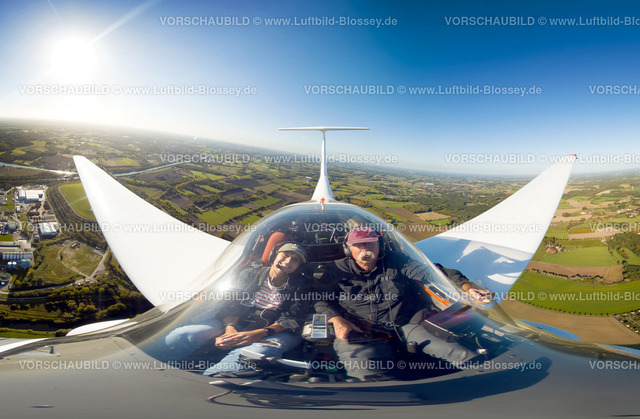 Dortmund221006-WDR-Flug03_PureShot5 | Luftbild, Pilot und Fluggast im Motorsegler Hoffmann H36 Dimona, Fisheye Aufnahme, 
WDR Produktion, Fischaugen Aufnahme, 360 Grad Aufnahme, Asseln, Dortmund, Ruhrgebiet, Nordrhein-Westfalen, Deutschland