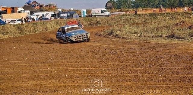 _DSC5840_ergebnis | 
Natürlich, hier ist eine Meta-Beschreibung, die sich aus dem Text ableitet:

Entdecke die Welt der Fotografie durch die Linse von Justin Wenzel, einem 23-jährigen Fotografen, der seit 2016 seine Leidenschaft für die Kunst entfaltet. Von Portraits über Ti - Realisiert mit Pictrs.com