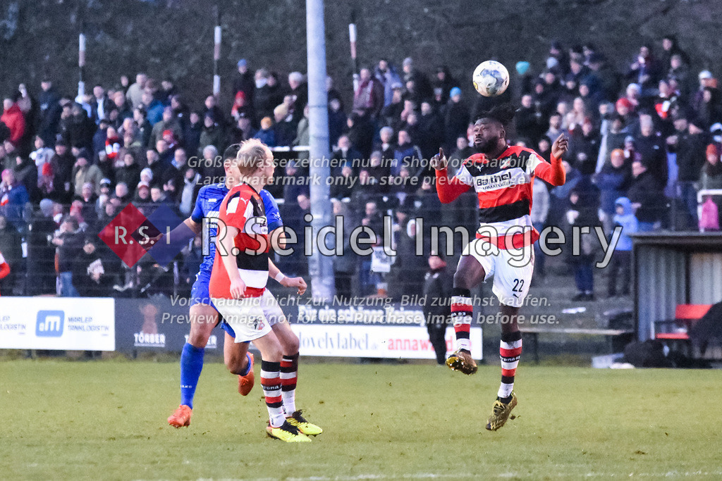 Fußball, Saison 2022/23, Oberliga Hamburg, Altona 93 - TSV Sasel, Adolf-Jäger-Kampfbahn (Hamburg), 21.01.2023, 24. Spieltag /// 
 | Michael Kwabena Ambrosius (#22, Altona) 
(Nur zur redaktionellen Nutzung.) /// 
