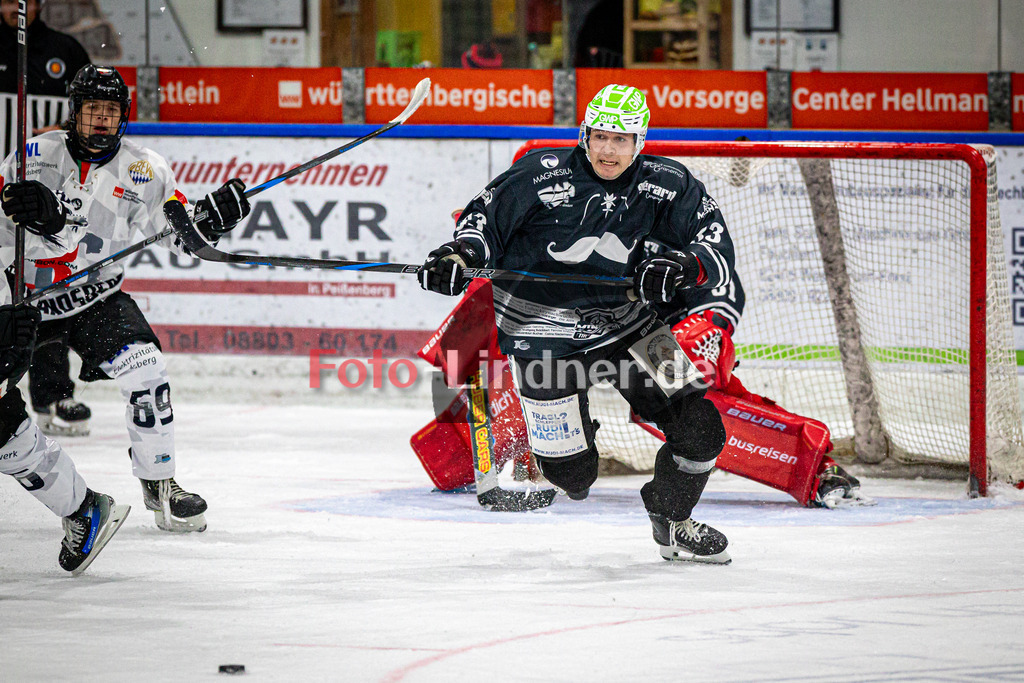 TSV Peißenberg MINERS gegen HC Landsberg RIVERKINGS | Eishockey Bayernliga Herren Vorrunde 2024/25, TSV Peißenberg MINERS gegen HC Landsberg RIVERKINGS, 20241108,Julian REISS (MINERS 33) in Aktion,2024-11-08 in Peißenberg (Eisstadion Peißenberg)Julian REISS (MINERS 33)Copyright: WolfgangxLindner foto-lindner.de