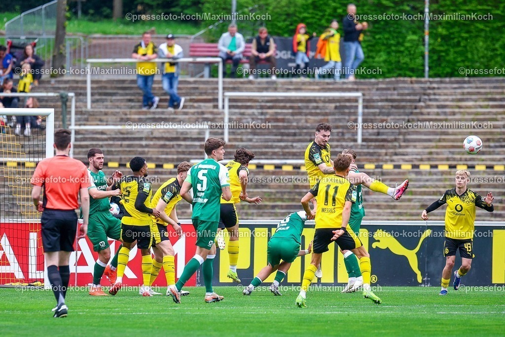 xsefx18042601024 | 18.04.2026, xsefx, Fußball, Regionalliga West, Borussia Dortmund II (U23) - SV Rödinghausen, 30. Spieltag, Stadion Rote Erde, Saison 2025 2026: Strafraumszene vor dem BVB Tor. DFB regulations prohibit any use of photographs as image sequences and or quasi-video. Photo: xSabinexEffgenxPressefotoKochx