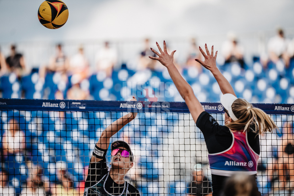 Beachvolleyball | Frauen | Deutsche Meisterschaften 2025 Timmendorfer Strand | 04.09.2025 | Cinja Tillmann beim Angriff