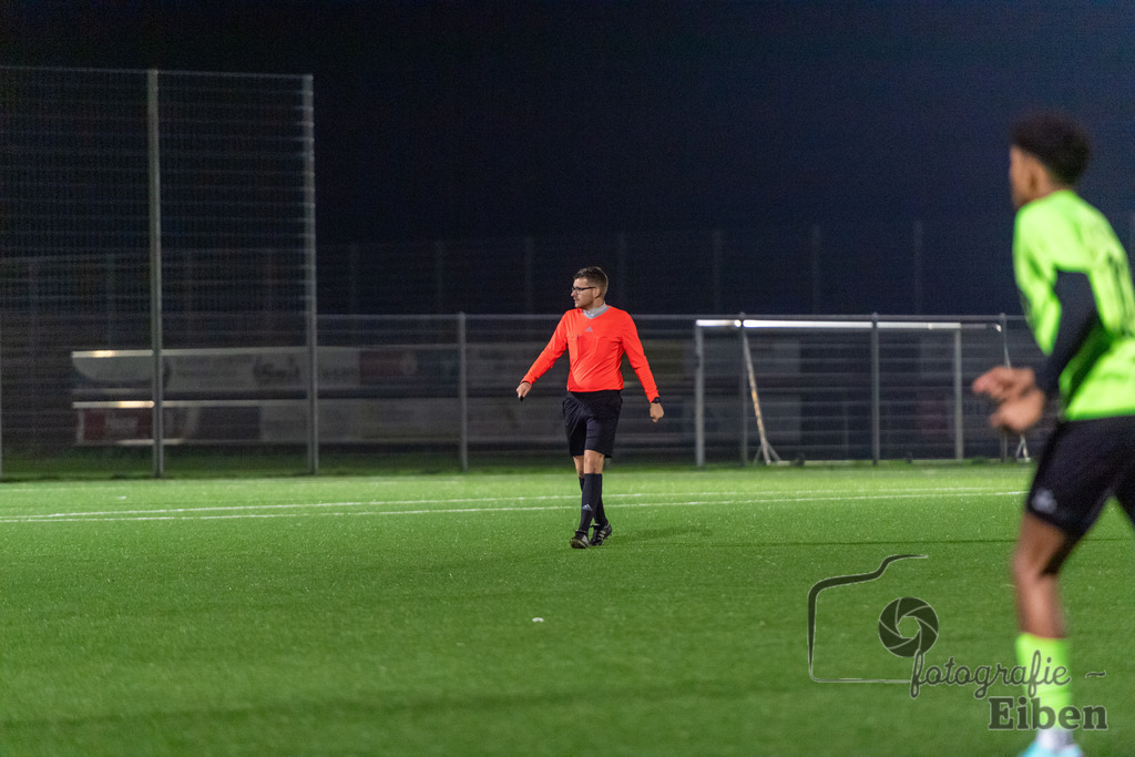 JFV Edewecht-VFL Oldenburg | A-Jugend Bezirkspokal; JFV Edewecht (grün)-VFL Oldenburg (weiß) am 27.02.2024; in Edewecht (Sportpark Göhlenweg), Photo: Philip Eiben 2024 - Realisiert mit Pictrs.com