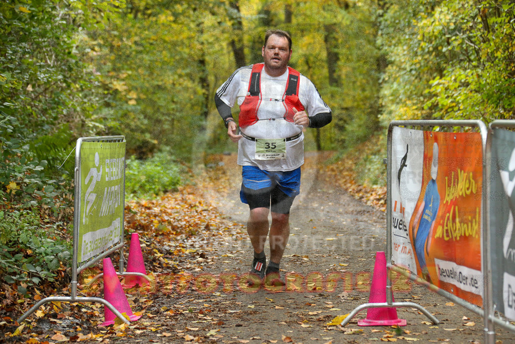 251026_1408_EX1_4133 | Sportfotografie im Rhein-Sieg Kreis, Köln, Bonn, NRW, Rheinland Pfalz, Hessen, etc. Unser Tätigkeitsfeld umfasst den Laufsport vom Volkslauf über den Marathon, Duathlon, Triathon bis zum Ultralauf wie Kölnpfad Ultra oder Schindertrail.
