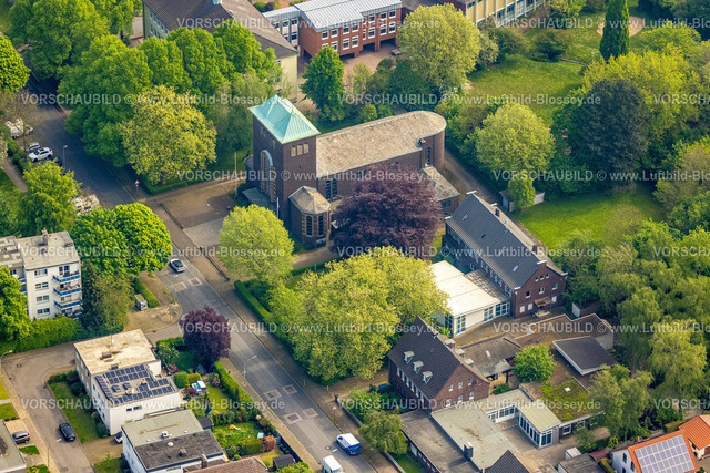 Herne240500200 | Luftbild, kath. Kirche St. Dreifaltigkeit, grüne Bäume, Börnig, Herne, Ruhrgebiet, Nordrhein-Westfalen, Deutschland