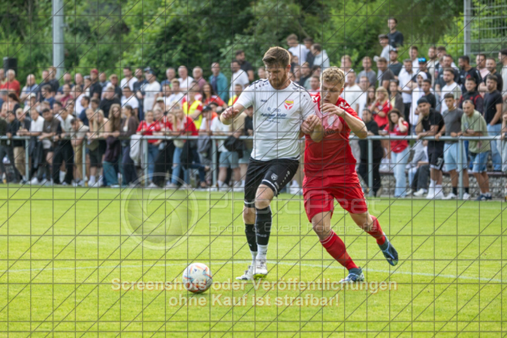 20250616_195234_0599 | #,  TV Eybach (weiß) vs. 1.FC Donzdorf II (rot), Fussball, Entscheidungsspiel 3 in Kreisliga A3 - Bezirk Neckar/Fils, Saison 2024/2025, Rasensportplatz, Staufenecker Str. 41, 73084 Salach, 16.06.2025 - 18:30 Uhr,Foto: PhotoPeet-Sportfotografie/Peter Harich