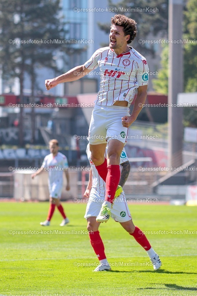xsefx25042601004 | 25.04.2026, xsefx, Fußball, RL West, Fortuna Köln - SC Wiedenbrück, 31. Spieltag, Südstadion, Saison 2025 2026: Torjubel Enzo Wirtz (SC Fortuna Köln #09)  DFB regulations prohibit any use of photographs as image sequences and or quasi-video. Photo: xSabinexEffgenxPressefotoKochx