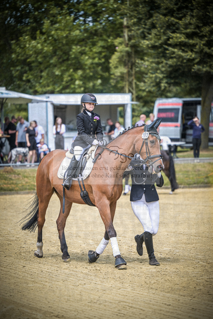 DOS_9914 | Entdecke hochwertige Reitturnierfotos von Foto Oger. Professionell, emotional und authentisch – jetzt Lieblingsmomente im Shop bestellen. - Realisiert mit Pictrs.com
