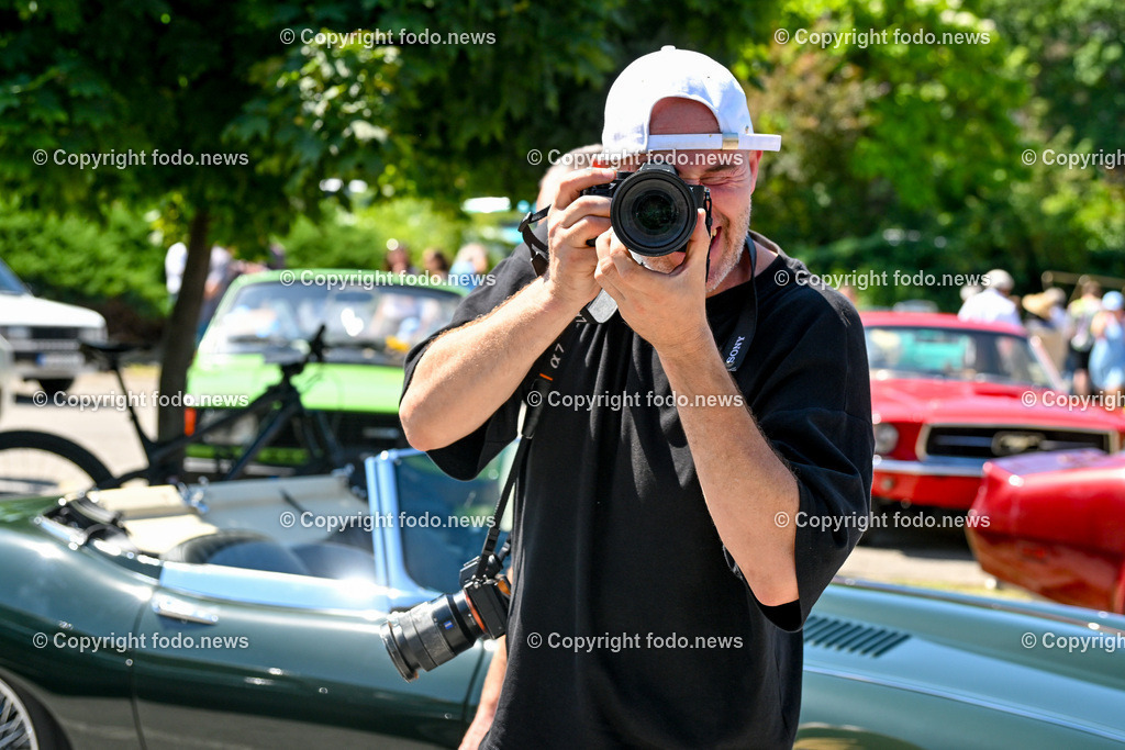 Slowakei_ Povazska Bystrica_ Veteran Tour Manin_ 14.06.2025-134 | 14.06.2025, Slowakei, SVK, Trenciansky kraj, Povazska Bystrica, im Bild Oldtimer Klub, Historische Fahrzeuge, Veteran Tour Manin, Auto, Alt, Besucher, Menschen, Feature, Symbolbild