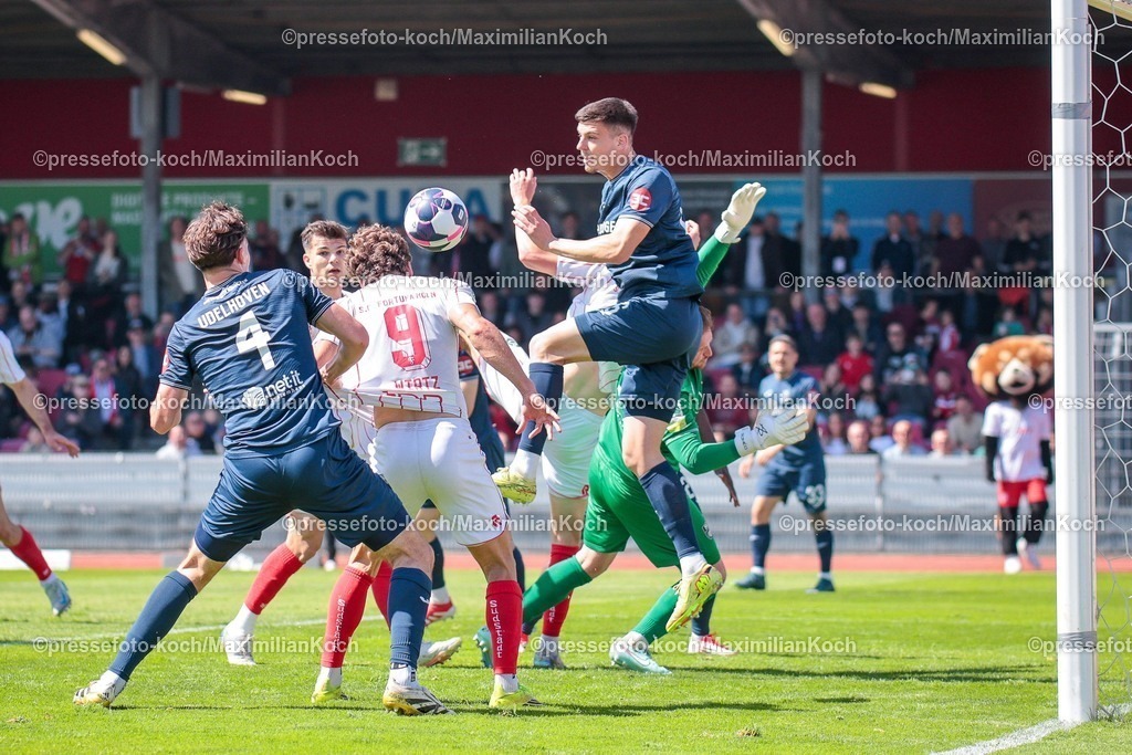 xSEFx25042601021 | 25.04.2026, xsefx, Fußball, RL West, Fortuna Köln - SC Wiedenbrück, 31. Spieltag, Südstadion, Saison 2025 2026: Tor von Enzo Wirtz (SC Fortuna Köln #09) DFB regulations prohibit any use of photographs as image sequences and or quasi-video. Photo: xSabinexEffgenxPressefotoKochx