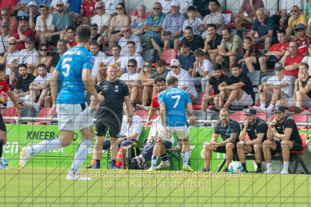 20250816_141227_0245 | #,1.Göppinger SV (rot) vs. FSV 08 Bietigheim-Bissingen (blau), Fußball, Oberliga BW, wfv, 03. Spieltag, Saison 2025/2026, Rasensportplatz Stadion SV Göppingen, Hohenstaufenstr. 116, 73033 Göppingen, 16.08.2025 - 14:00 Uhr,Foto: PhotoPeet-Sportfotografie/Peter Harich