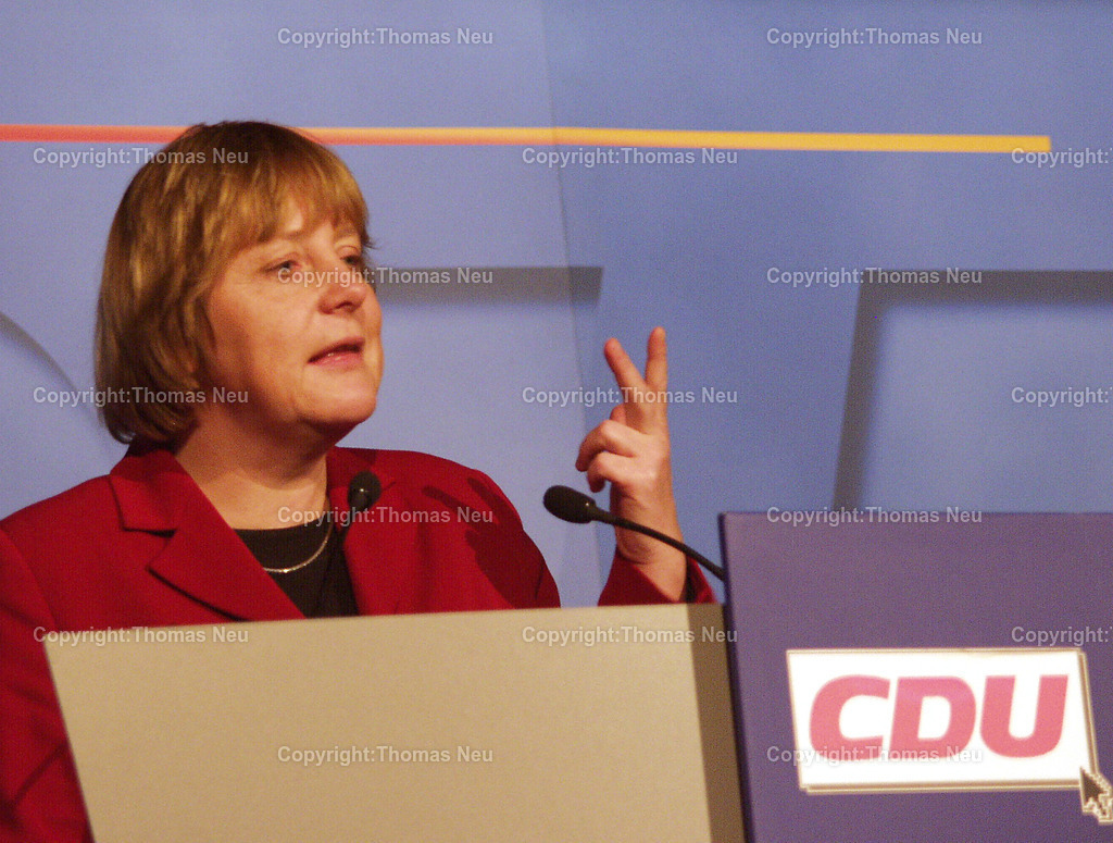ANGELA_MERKEL_HP0103__4_ | 2003 besuchte Angela Merkel als CDU-Vorsitzende Heppenheim. Bei einem öffentlichen Auftritt sprach sie vor Bürgern und Parteimitgliedern zur politischen Lage.