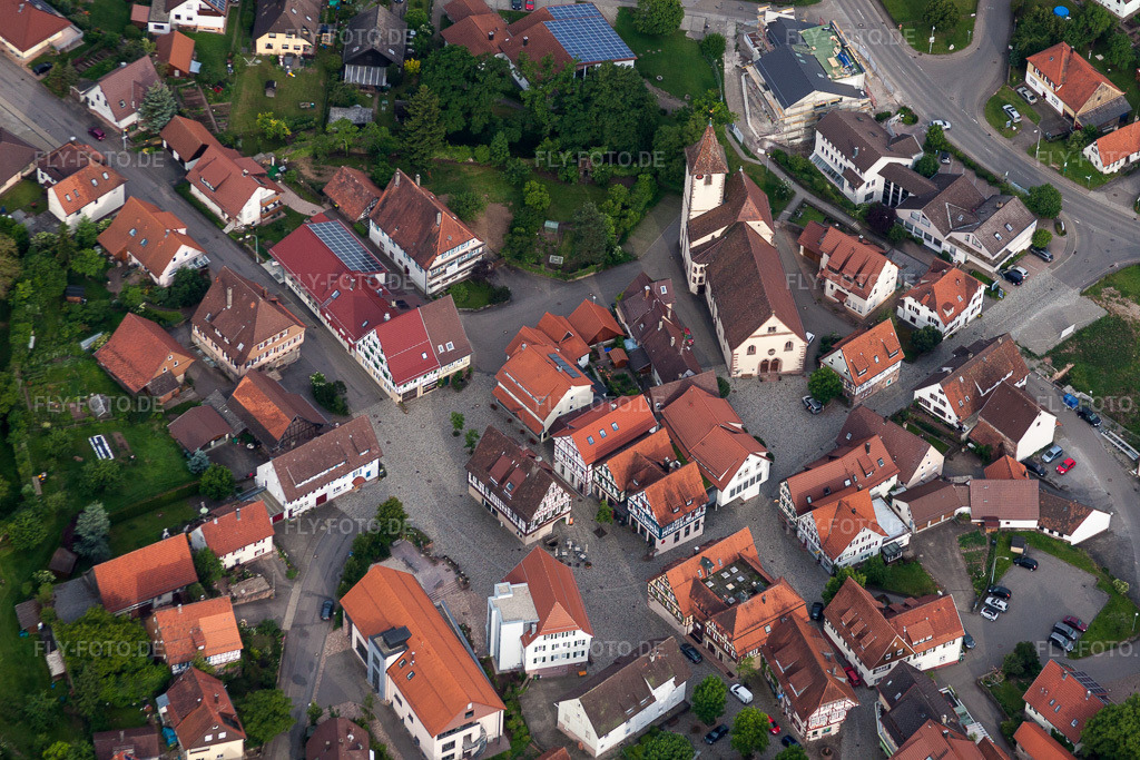 Luftbild: Ortsansicht der Straßen und Häuser der Wohngebiete in Neubulach im Bundesland Baden-Württemberg in Deutschland. Foto: IMG_66823.jpg vom 07.06.2014 durch Werner Riehm/FLY-FOTO.de