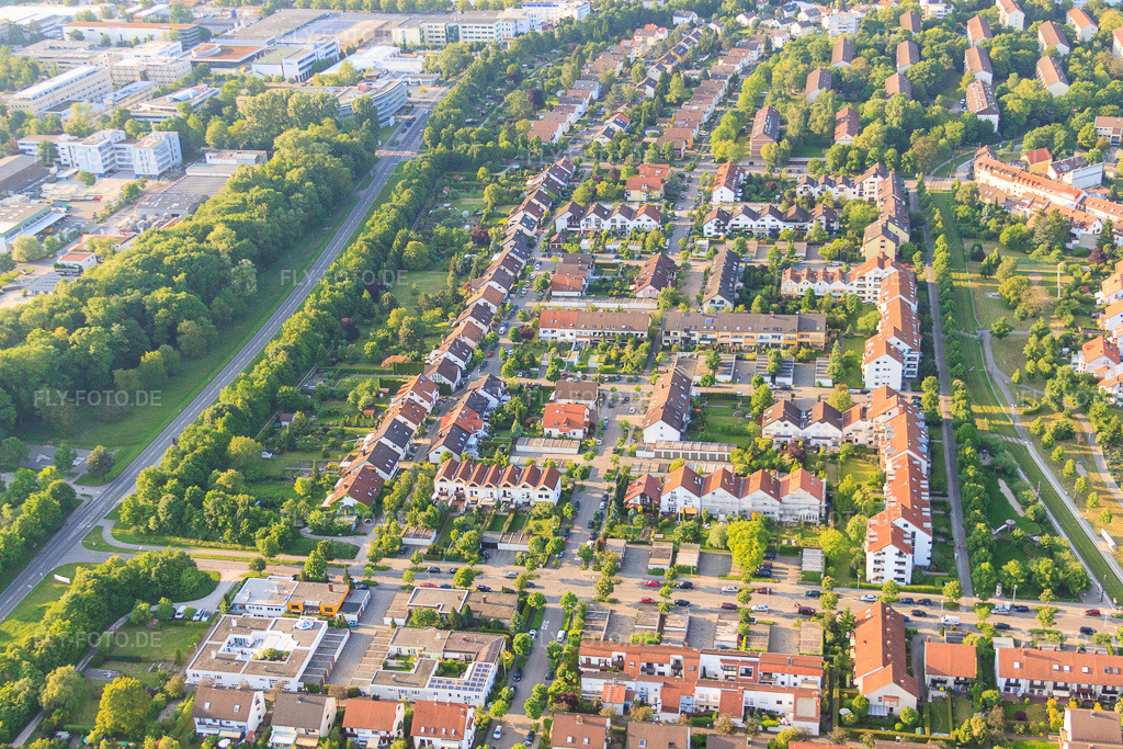 Luftbild: Im Säuterich im Ortsteil Aue im Ortsteil Durlach in Karlsruhe im Bundesland Baden-Württemberg in Deutschland. Foto: IMG_27428.jpg vom 23.05.2010 durch Werner Riehm/FLY-FOTO.de