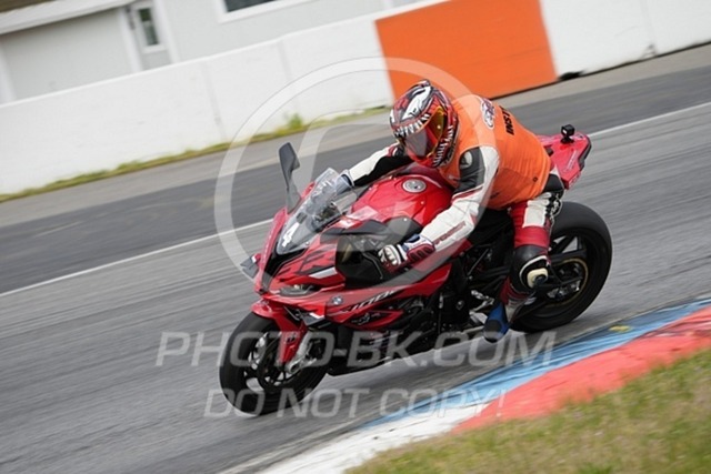 2024_04_29_PBK_14343 | Sportfotografie; SlowMotion; Video; Rennstrecke; Hafeneger; Speer; Racing; RSE; BMW; CBO; Trackday; Motorsportarena; Hockenheimring; Brno; Most; Barcelona; Valencia