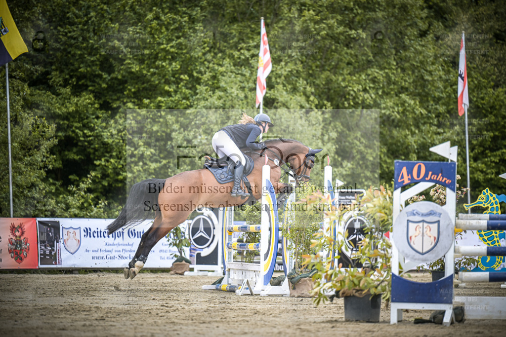 DOS_7237 | Entdecke hochwertige Reitturnierfotos von Foto Oger. Professionell, emotional und authentisch – jetzt Lieblingsmomente im Shop bestellen. - Realisiert mit Pictrs.com