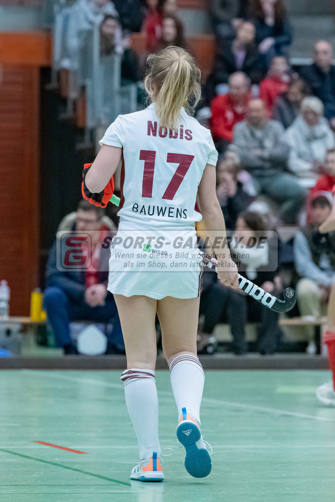 HK_20230122_103078 | 1. Bundesliga ( Halle ) Damen Crefelder HTC - Rot-Weiss Köln am 22.1.2023 Crefelder HTC  ( CHTC ) Halle Glockenspitz , Krefeld , Camille Nobis ( Rot-Weiss Köln #17 )