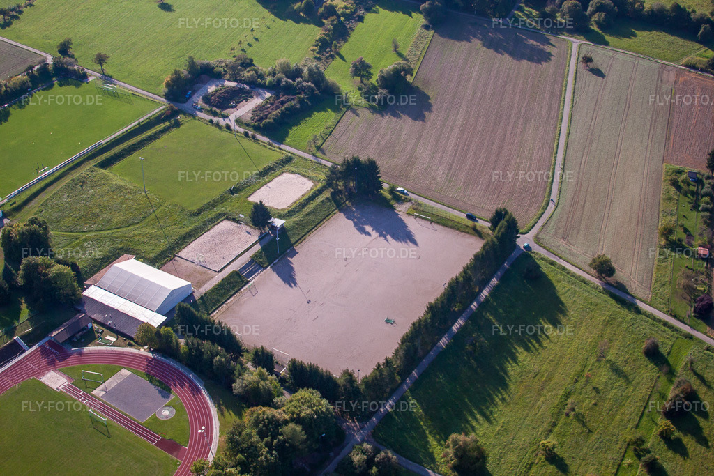 Luftbild: Sportgelände des SV-1899 eV Langensteinbach im Ortsteil Langensteinbach in Karlsbad im Bundesland Baden-Württemberg in Deutschland. Foto: IMG_45274.jpg vom 21.09.2011 durch Werner Riehm/FLY-FOTO.de