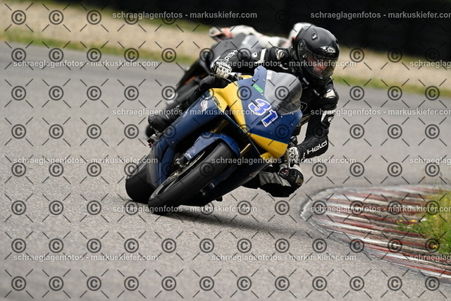 25bt02-1227 | markuskiefer.com - Realisiert mit Pictrs.com