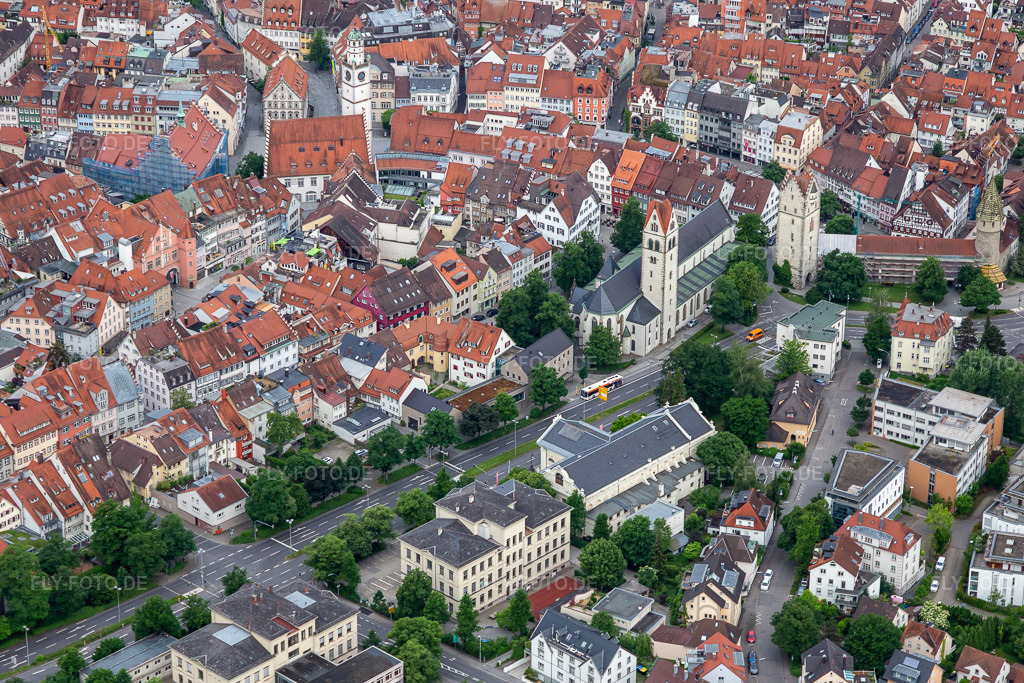 Luftbild: Altstadt mit Liebfrauenkirche und Frauentor in Ravensburg im Bundesland Baden-Württemberg in Deutschland.Foto: IMG_131954.jpg vom 26.05.2022 durch Werner Riehm/FLY-FOTO.deStadt RavensburgWWW.KATH-RV.DE