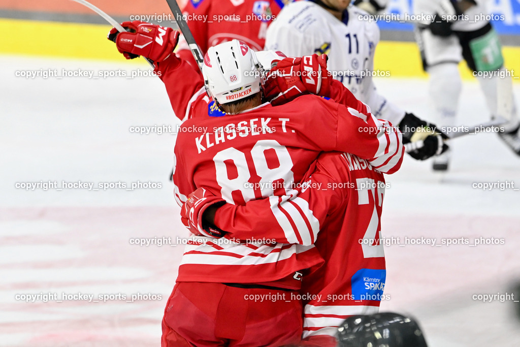 EC KAC Future Team vs. Die Adler Kitzbühl 7.10.2023 | Jubel EC KAC FUTURE Team, #22 Waschnig Lukas EC KAC FUTURE TEAM, #88 Klassek Thomas EC KAC FUTURE TEAM, EC KAC Future Team vs. Die Adler Kitzbühl 7.10.2023, EC KAC Future Team vs. Die Adler Kitzbühl am 07.10.2023 in Klagenfurt (Messehalle Klagenfurt), Austria, (Photo by Bernd Stefan)