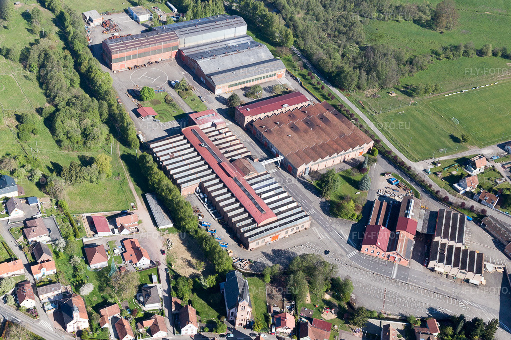 Vue aérienne: Vue de la ville à Zinswiller dans le département Bas Rhin, France. Photo: IMG_099477.jpg prise le 30/04/2017 par Werner Riehm/FLY-FOTO.euRésolution de l'original: 4744 x 3163 px