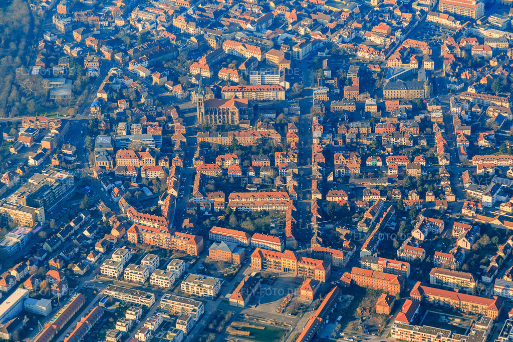 Luftbild: Innenstadt von Süden in Landau in der Pfalz im Bundesland Rheinland-Pfalz in Deutschland. Foto: IMG_145318.jpg vom 02.02.2025 durch Werner Riehm/FLY-FOTO.de