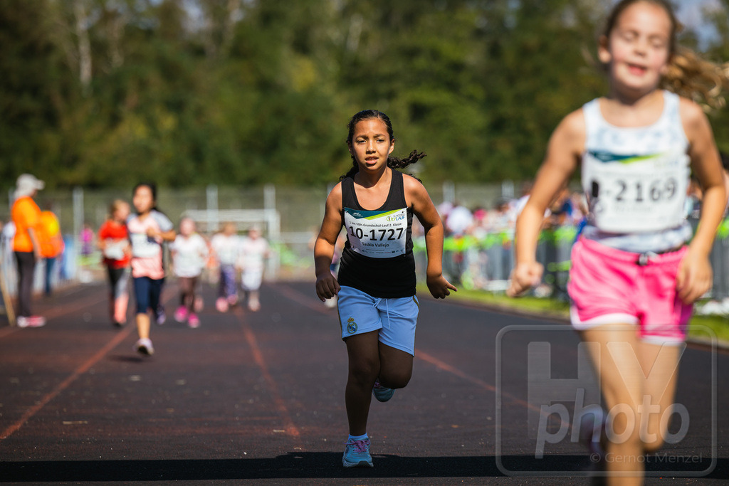 16. Hoywoj-CityLauf im Sportforum Hoyerswerda - 16.09.2023 | 1km VBH-Grundschul-Lauf 2. Klassen - Realisiert mit Pictrs.com