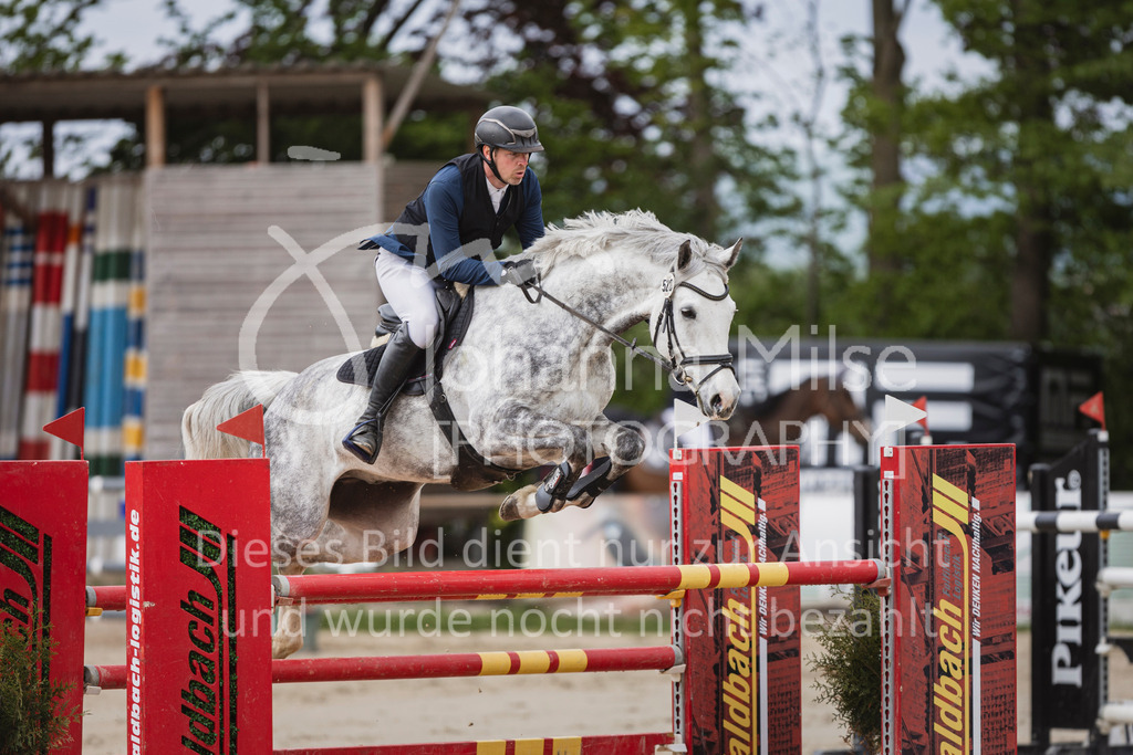 250504_SpengeW_M2-Spr-403 | Deine schönsten Turniermomente als professionelle Fotos! Entdecke hochwertige Pferdesport-Fotografie im Online-Shop. Jetzt Fotos finden & bestellen!