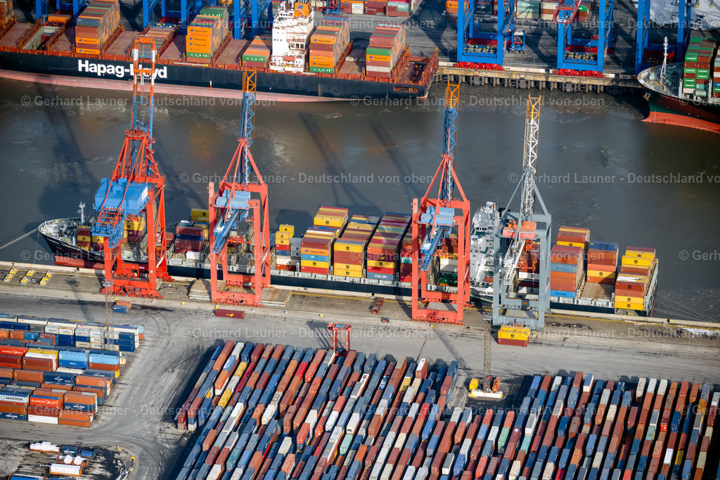 4044644 | HAMBURG 14.02.2021 Hafenkran am Containerterminal im Containerhafen des Überseehafen der EUROGATE Container Terminal Hamburg GmbH in Hamburg. Weiterführende Informationen bei: EUROGATE GmbH &amp; Co. KGaA, KG,  HPA Hamburg Port Authority. // Vertical aerial view from the satellite perspective harbor crane of the container Terminal in the port of the international port of the EUROGATE Container Terminal Hamburg GmbH in Hamburg. Further information at: EUROGATE GmbH &amp; Co. KGaA, KG,  HPA Hamburg Port Authority. Foto: Gerhard Launer
